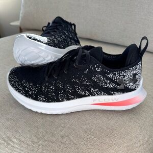 Under Armour Men’s Flow Velociti 3 Running Shoes Size 10